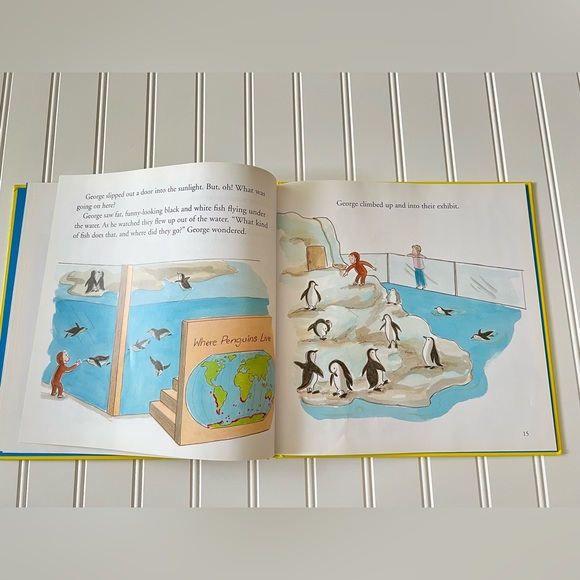 SALE❤️ Book Bundle - Blueberries For Sal & Curious George at the Aquarium - Picture 8 of 12